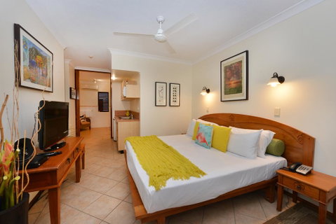 Poolside Studio - Accommodation QLD 3