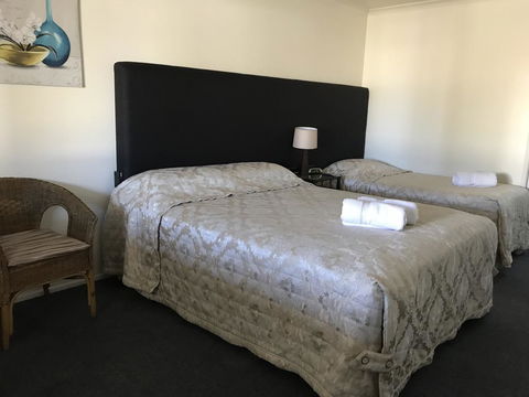 Porkys Motel - Accommodation QLD 3