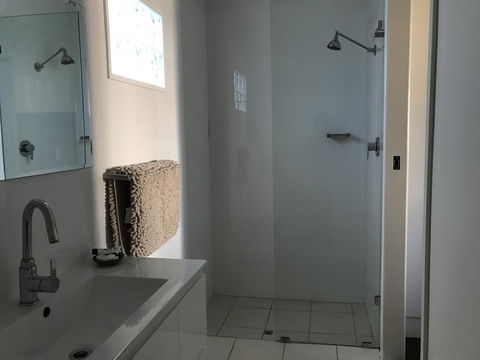 Porkys Motel - Accommodation QLD 2