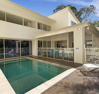 Prestigious House in Little Cove - 4 Baywoods - Accommodation QLD