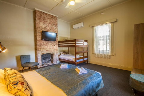 Pretoria Hotel - Accommodation QLD 2