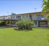 Private Abode and Handy location with a pool - Accommodation QLD