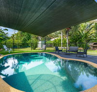 Private Pool Big Backyard Aircon - Paradise - Accommodation QLD