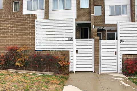 Private Room, Awesome Amenities - Molonglo Valley - Accommodation QLD 1