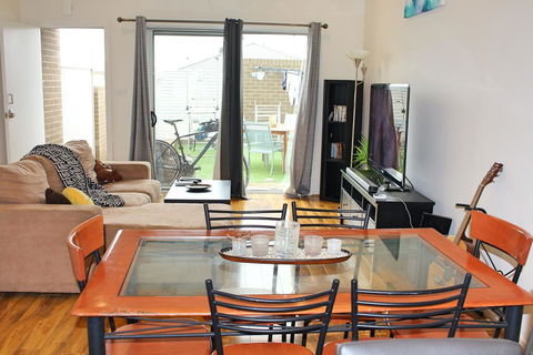 Private Room, Awesome Amenities - Molonglo Valley - Accommodation QLD 2