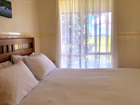 Promhills Cabins - Accommodation QLD 0