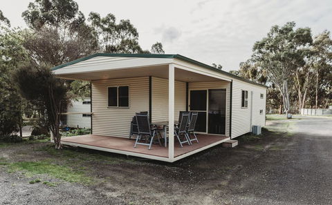 Pyrenees Caravan Park - Accommodation QLD 1