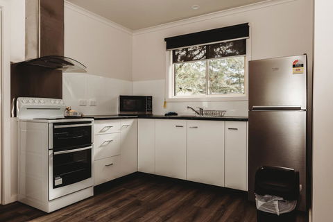 Pyrenees Caravan Park - Accommodation QLD 3