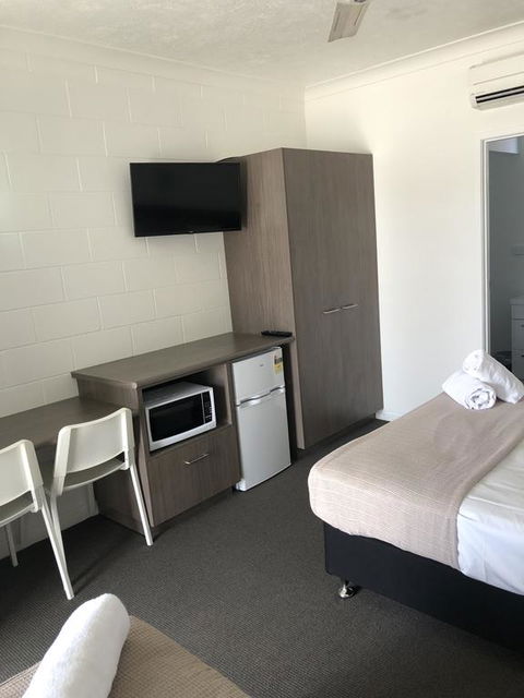 Q Express - Accommodation QLD 3