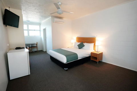 Q Express - Accommodation QLD 0