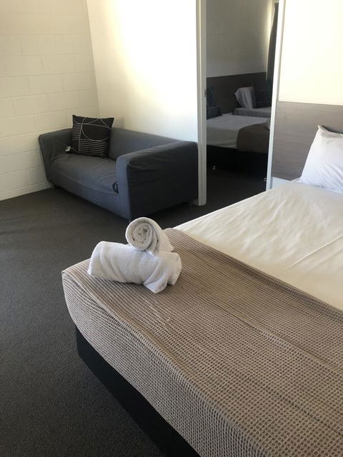 Q Express - Accommodation QLD 1