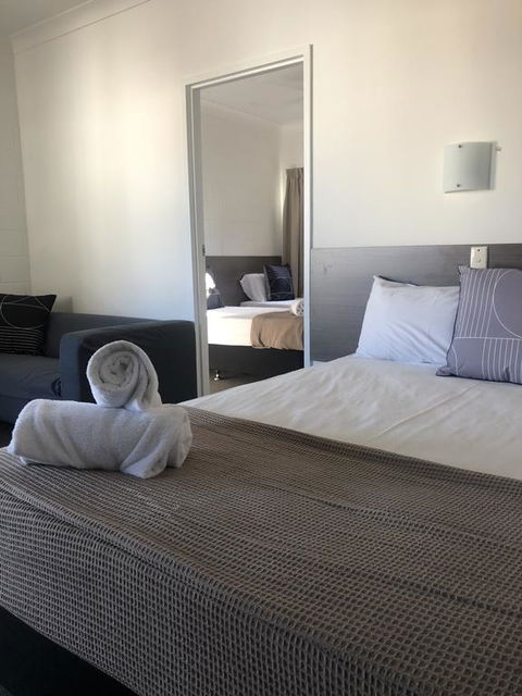 Q Express - Accommodation QLD 2