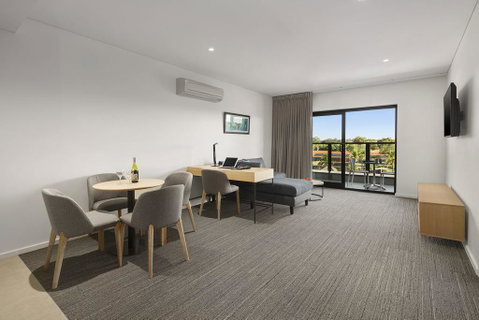 Quality Hotel Lakeside - Accommodation QLD 3