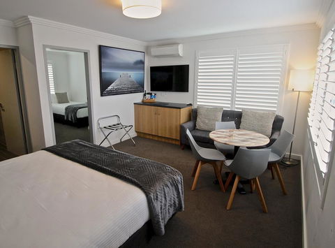 Quays Hotel - Accommodation QLD 2