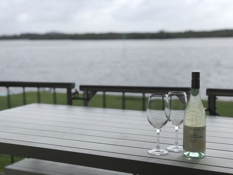 Quiet River Front Escape Walk To Ocean Street & Shops - Accommodation QLD 3