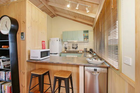 R & R In Bright - Short Walk To Town - Accommodation QLD 3