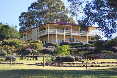 R On The Downs BnB & Cottages - Accommodation QLD 0