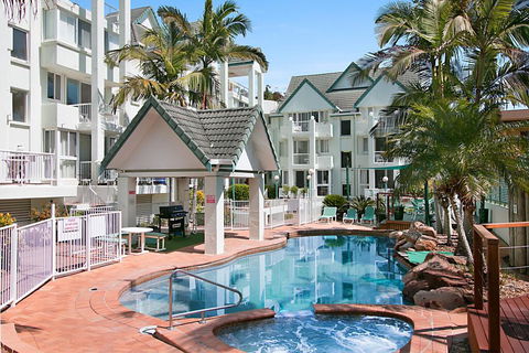RAINBOW BAY 3 Bed Ocean Views & SPA On Roof Terrace - Accommodation QLD 1