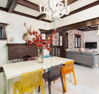 Ravenswood - Luxurious spacious 4 Br walk to Clovelly Beach - Accommodation QLD