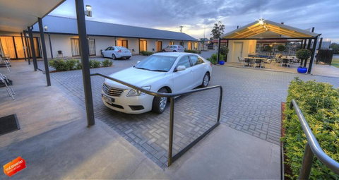 Red Earth Motel - Accommodation QLD 1