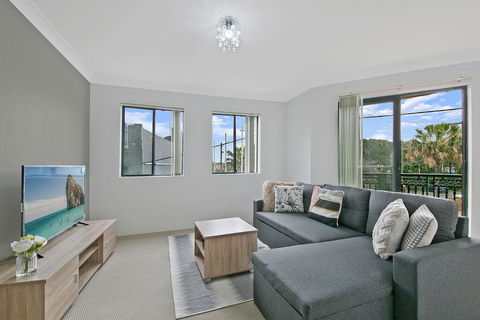 REDFERN 3 BEDROOM APARTMENT FREE PARKING WALK TO CENTRAL STATION NRE187 - Accommodation QLD 0