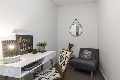 Redfern One Bedroom Apartment With Views - Accommodation QLD 2