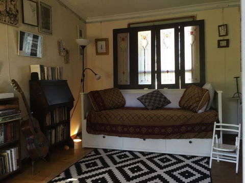 Redhaus Artist Cottage - Accommodation QLD 0