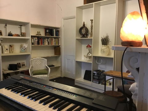 Redhaus Artist Cottage - Accommodation QLD 2