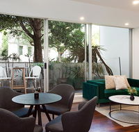 Refined Apartment Close To Nightlife Restaurants With Car Space - Accommodation QLD
