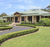 Reign Manor - large group accommodation - Accommodation QLD
