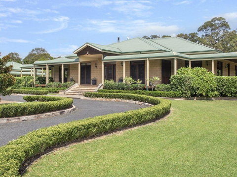 Reign Manor - Large Group Accommodation - Accommodation QLD 0