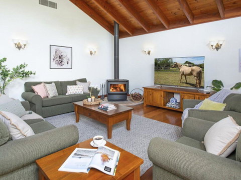 Reign Manor - Large Group Accommodation - Accommodation QLD 2