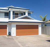 Relax at Pacific' 1/26 Pacific Avenue - private duplex with enclosed yard - Accommodation QLD