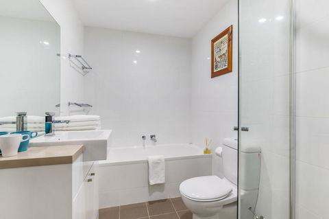 Relax In A Spacious & Modern Townhouse In Asquith - Accommodation QLD 1