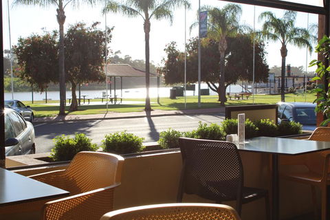 Renmark Hotel Motel - Accommodation QLD 3