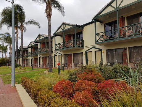 Renmark Hotel Motel - Accommodation QLD 0