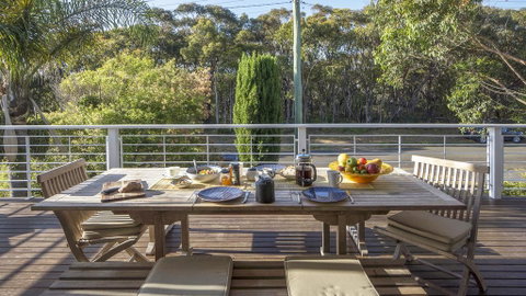 Rennies Retreat-Bushland & Ocean Views - Accommodation QLD 2