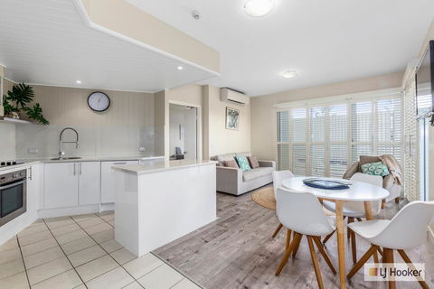 RESORT ON THE BEACH 1219/20 - Accommodation QLD 2