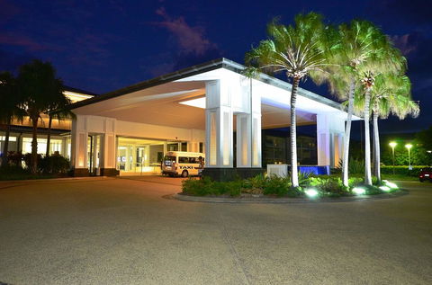 RESORT ON THE BEACH 2214/2215 - Accommodation QLD 3