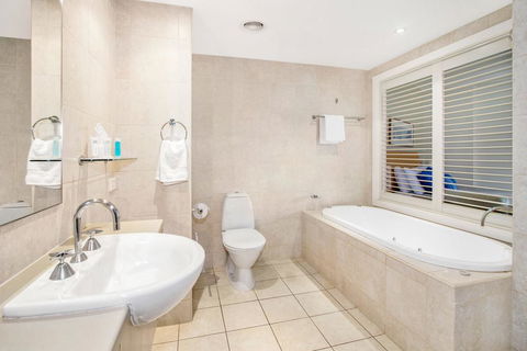 RESORT ON THE BEACH 4118/19 - Accommodation QLD 2