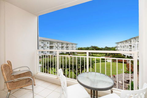 RESORT ON THE BEACH 5215 - OCEAN GLIMPSES - Accommodation QLD 3