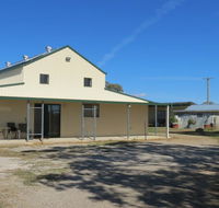 RETRO FUNNY FARM - Accommodation QLD