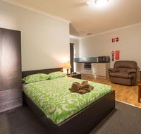 Rhodeside Lodge - Accommodation QLD