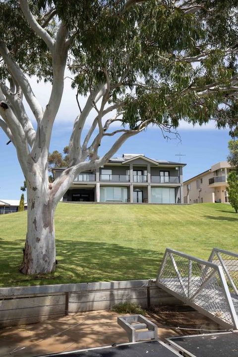 River Devine - Accommodation QLD 3
