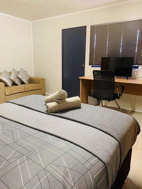 Riverside Hotel - Accommodation QLD 3