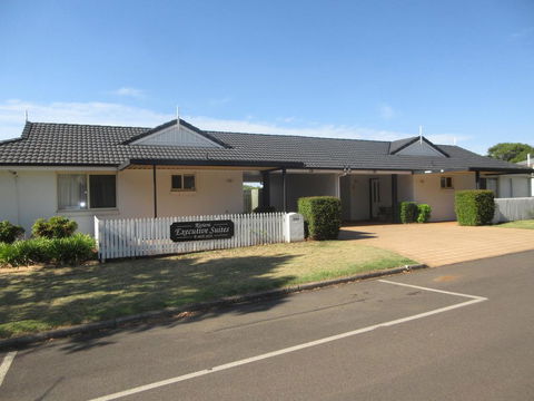 Riviera Executive Suites - Accommodation QLD 0