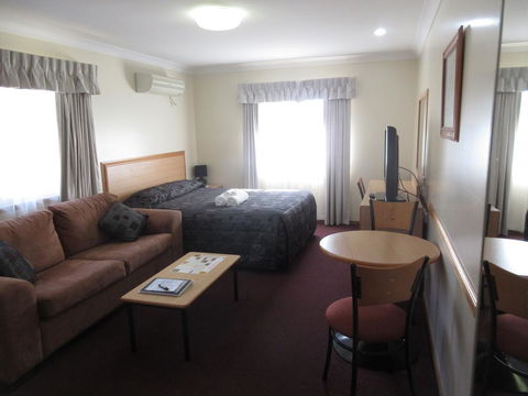 Riviera Executive Suites - Accommodation QLD 1