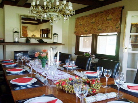 Robin Hill Manor - Rambling Retreat & Tennis Court - Accommodation QLD 3