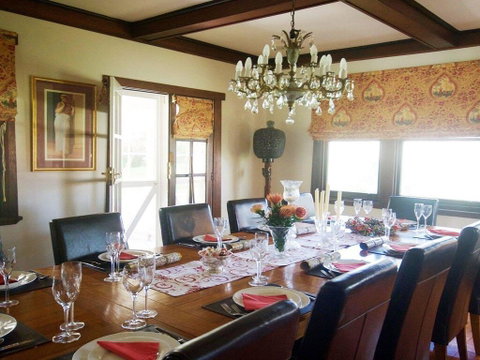 Robin Hill Manor - Rambling Retreat & Tennis Court - Accommodation QLD 2