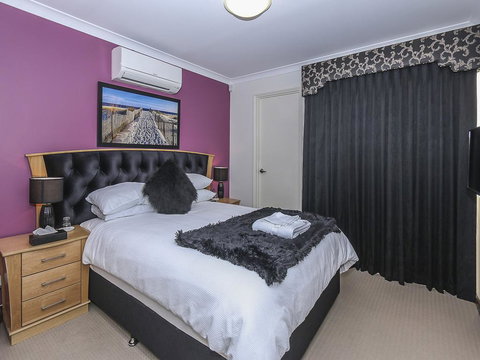 Rose Hotel Clarkson - Accommodation QLD 3